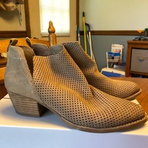 Ankle Boots - Sz. 7 - Taupe